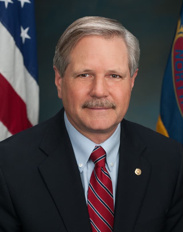 Sen. John Hoeven headshot